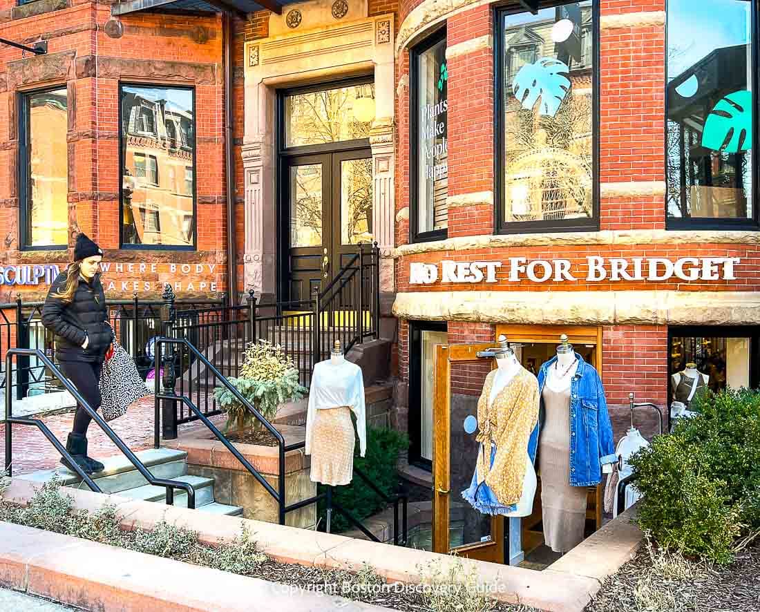 L'Elite and Arche on Boston's Newbury Street L'Elite and Arche on Boston's Newbury Street